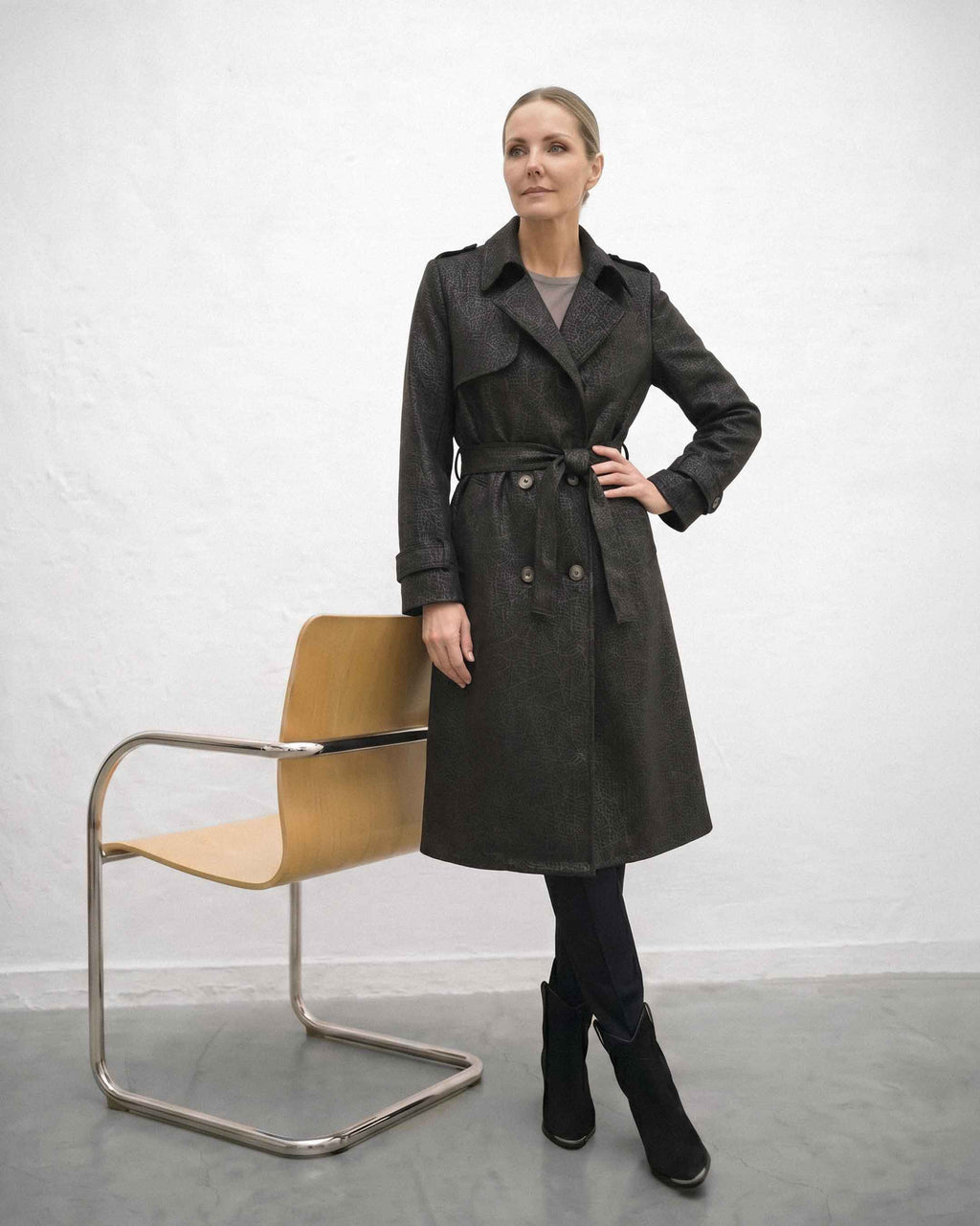 Trench Anastassia Burber Praga, Color Negro